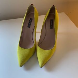 High Heels “Classic Fawn” fluorescent yellow color: Used like New